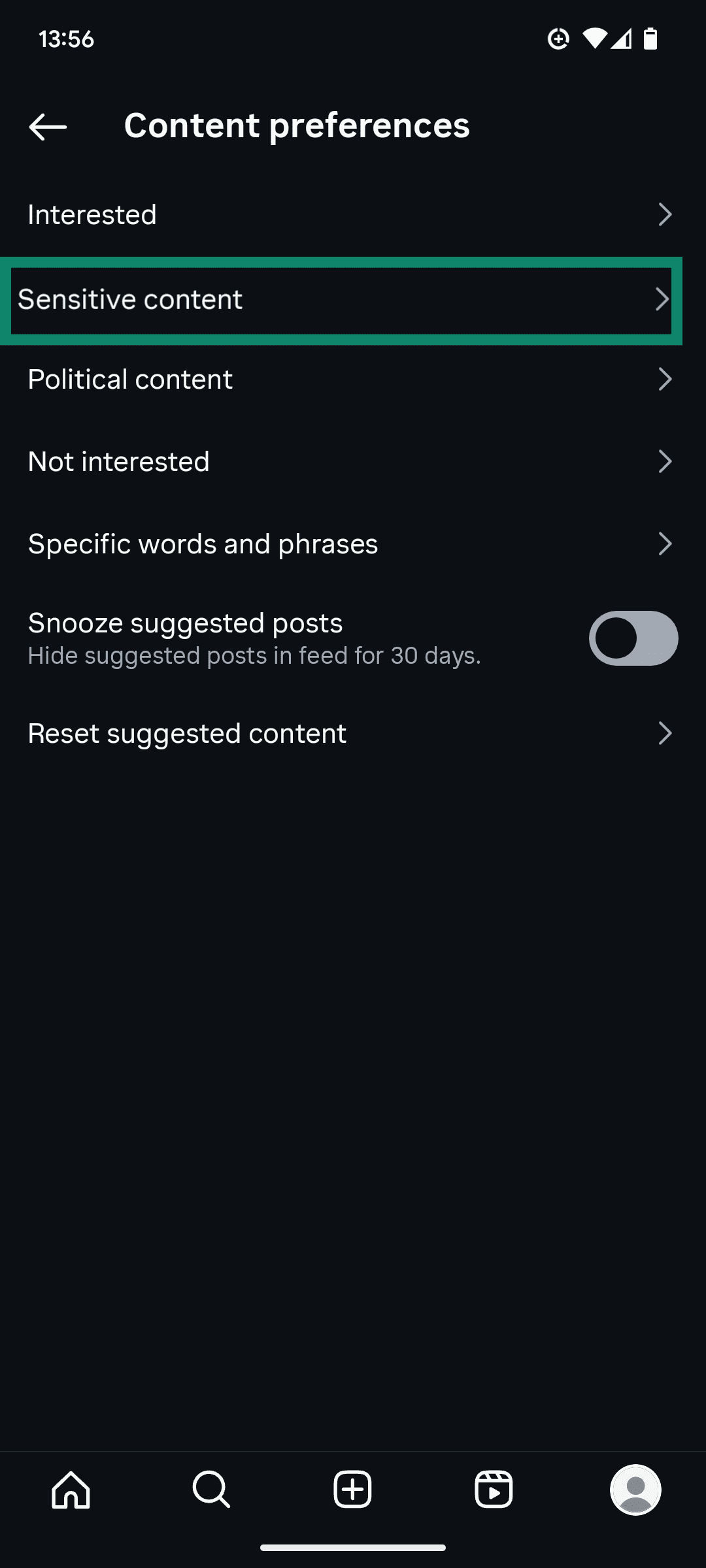 The Content preferences menu of the 인스타그램 app, showing the Sensitive content option.